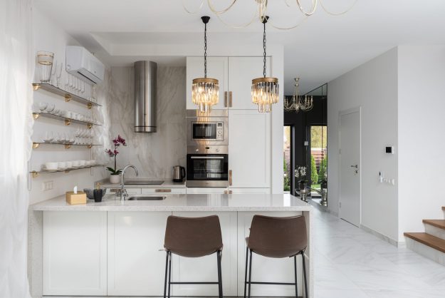 Texas kitchen with marble backsplash